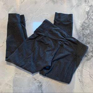 Lulu lemon Mid-rise, knee length leggings swiftly